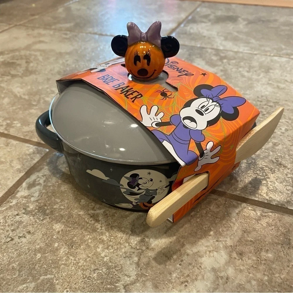 Disney Minnie Mouse Brie Maker NEW Ceramic Halloween Witch Pumpkin Handle